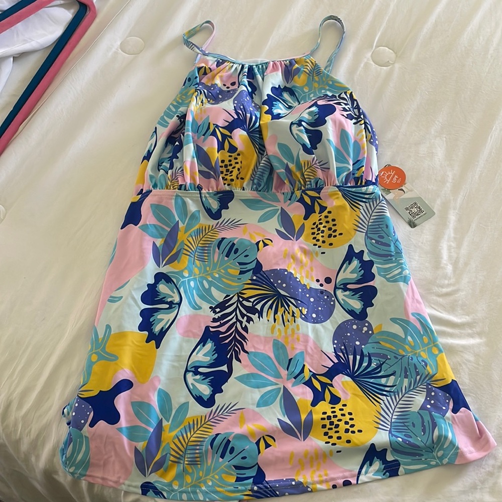 Womens swimsuit top! Size 2x fits like an X-Large